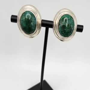 Aventurine beautiful natural stone. 925 Mexico signed on back. Clip ons earrings